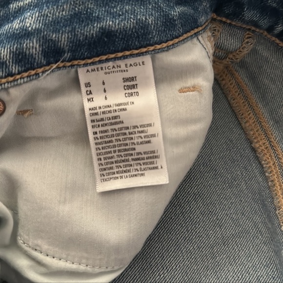 AE MOM JEAN High Waisted - Picture 4 of 5